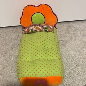 Vintage Groovy girls bed